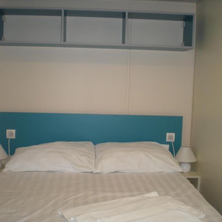 Naturist Mobile Homes Eden In Fkk Ulika Porec Room photo