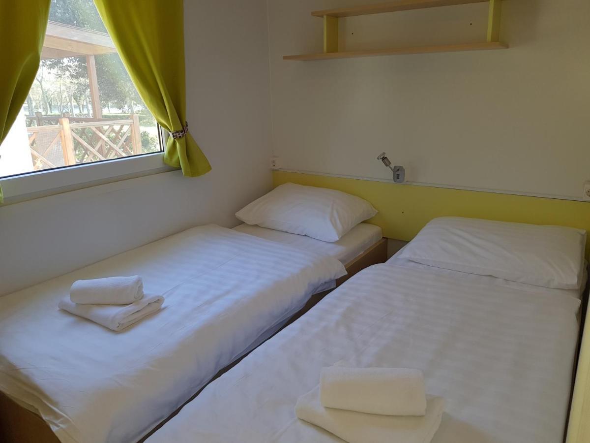 Naturist Mobile Homes Eden In Fkk Ulika Porec Exterior photo