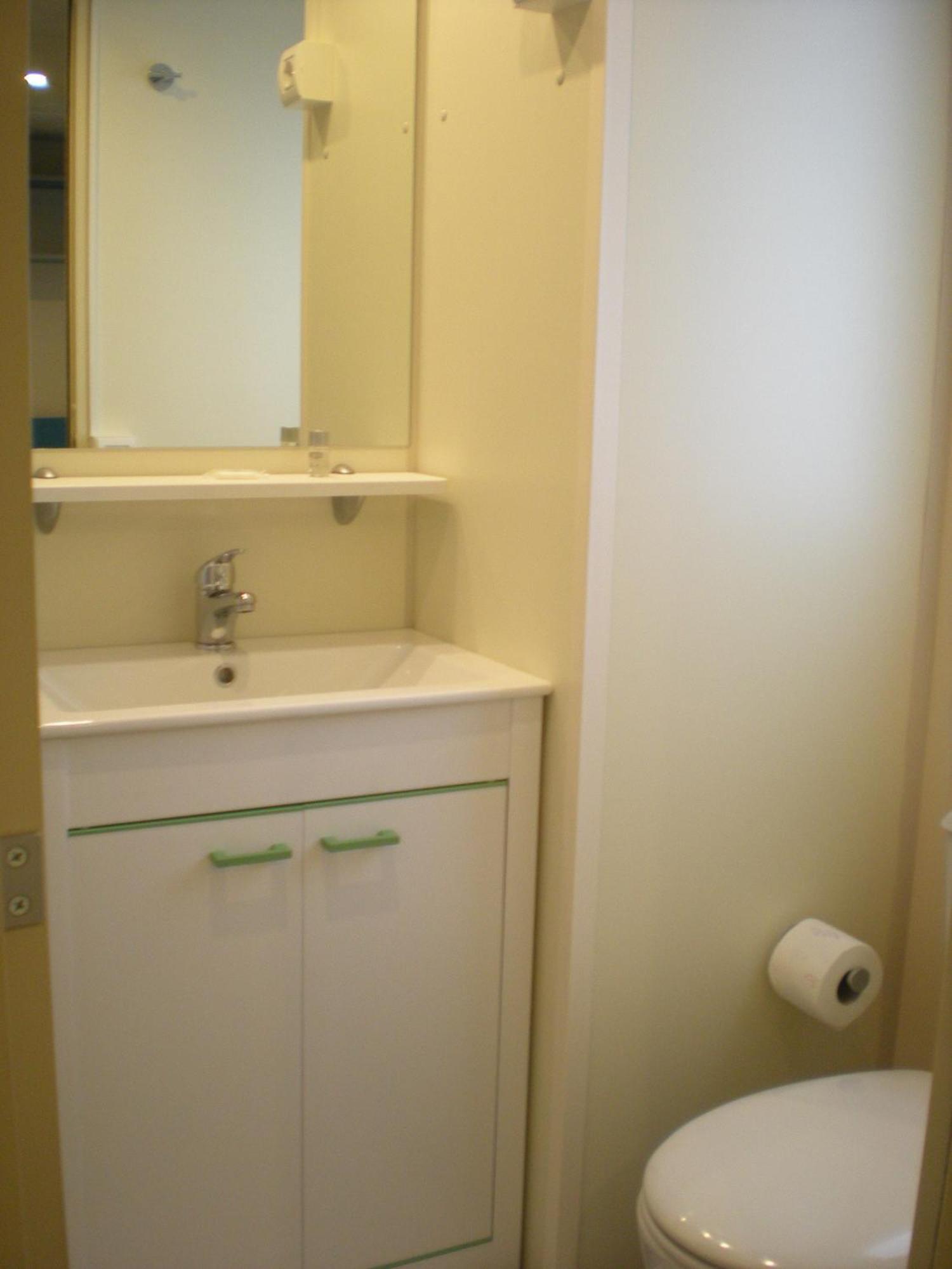 Naturist Mobile Homes Eden In Fkk Ulika Porec Room photo