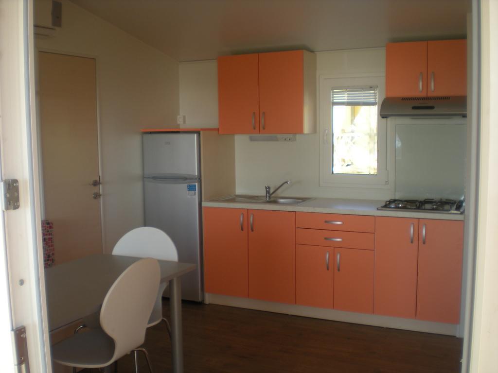 Naturist Mobile Homes Eden In Fkk Ulika Porec Room photo